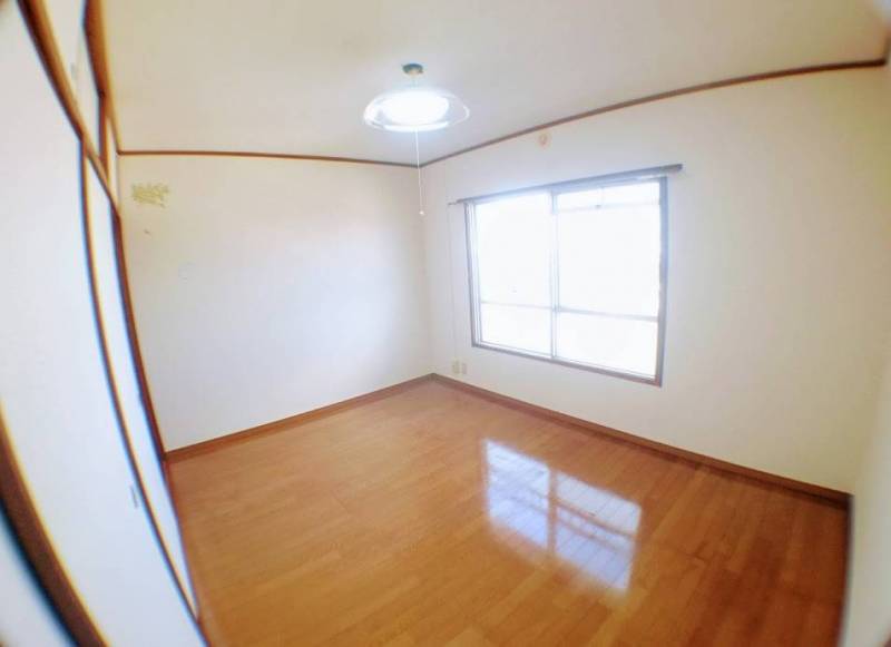 窓があり明るい！北向きなので涼しく過ごせます！