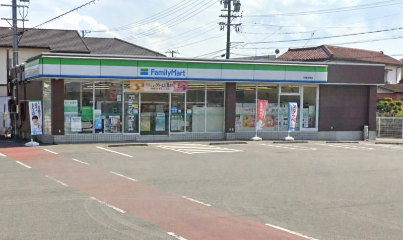ファミリーマート 松阪本居店　車約1分