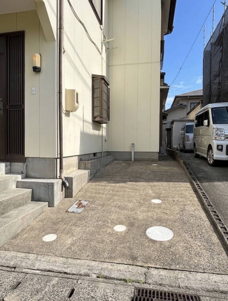  駐車場すぐが玄関なので、雨の日でも便利です！