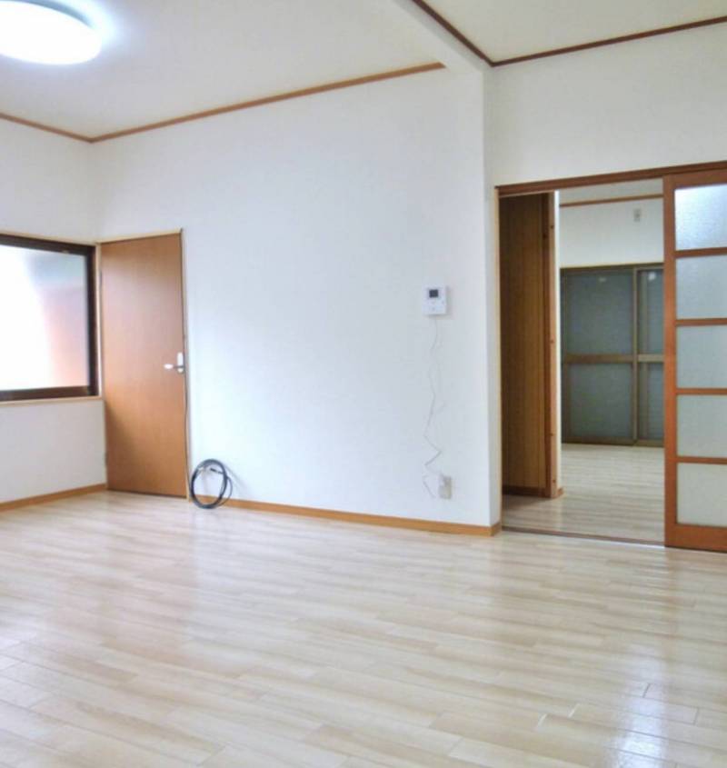 開放感がある1階、窓あり。