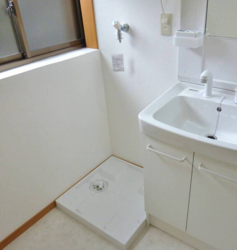 独立洗面台、屋内洗濯パンあり。