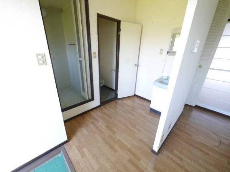 玄関から浴室トイレ前スペースです