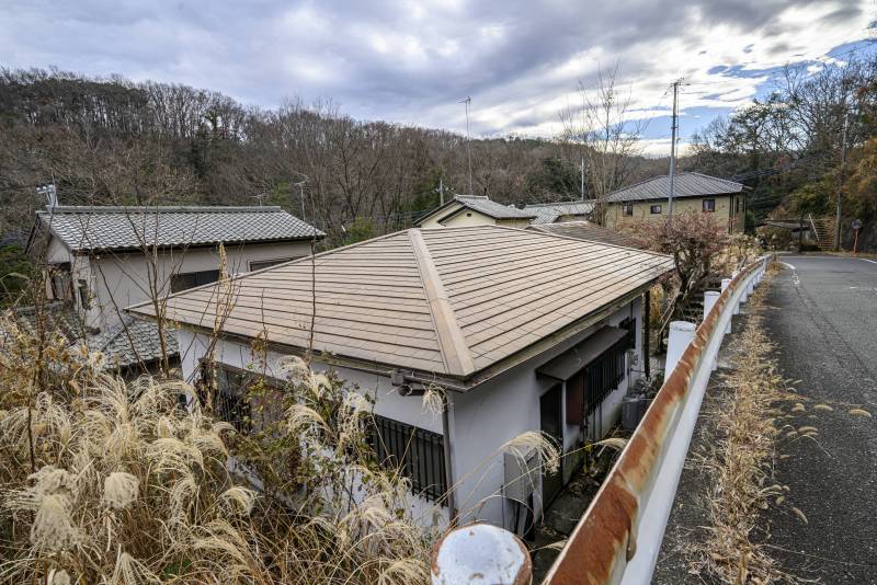 両隣空き地、手前の家も空き家なので、音を出しても大丈夫♪
