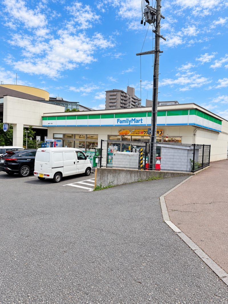 ファミリーマート 堤町一丁目店　徒歩約5分