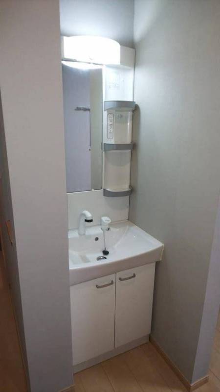 うれしい縦型照明付洗面化粧台！