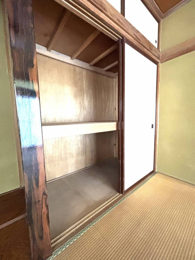 一階の8帖和室　収納
収納には困りません。