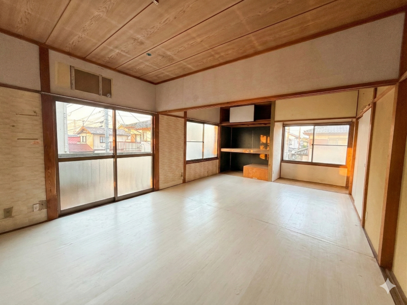 2階の広々としたお部屋／ベランダあります