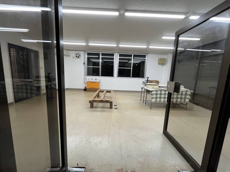お部屋の正面入口です。建物内部からの入口もございます。