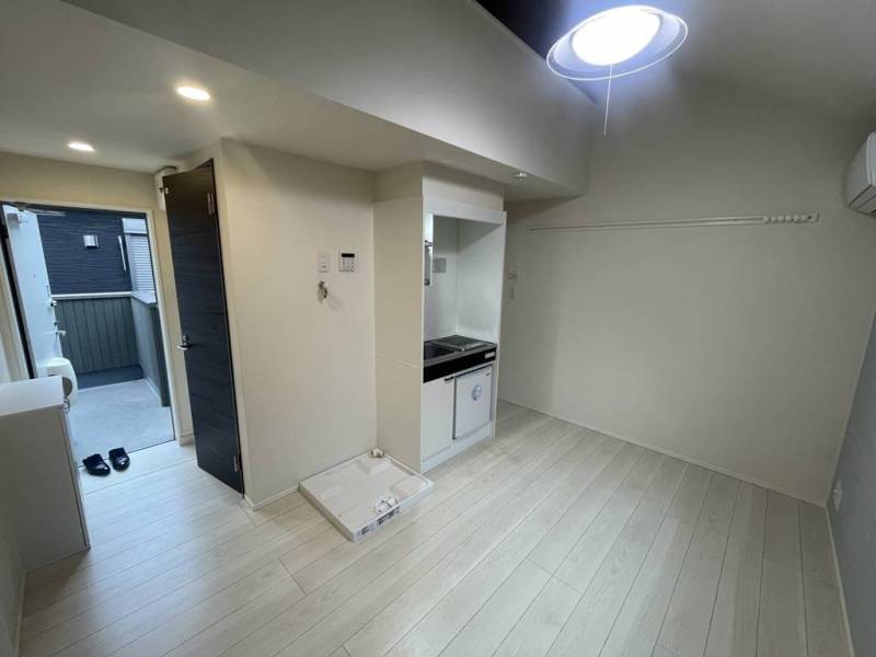 照明器具とエアコン付きですぐに快適な生活ができます