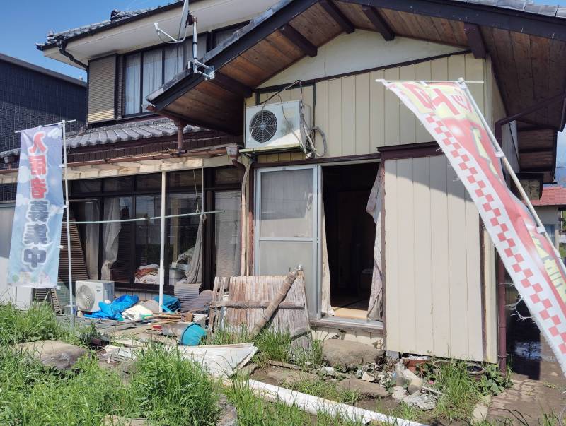 南向き！庭あり。軒下の荷物はなくなります。DIYオッケー!