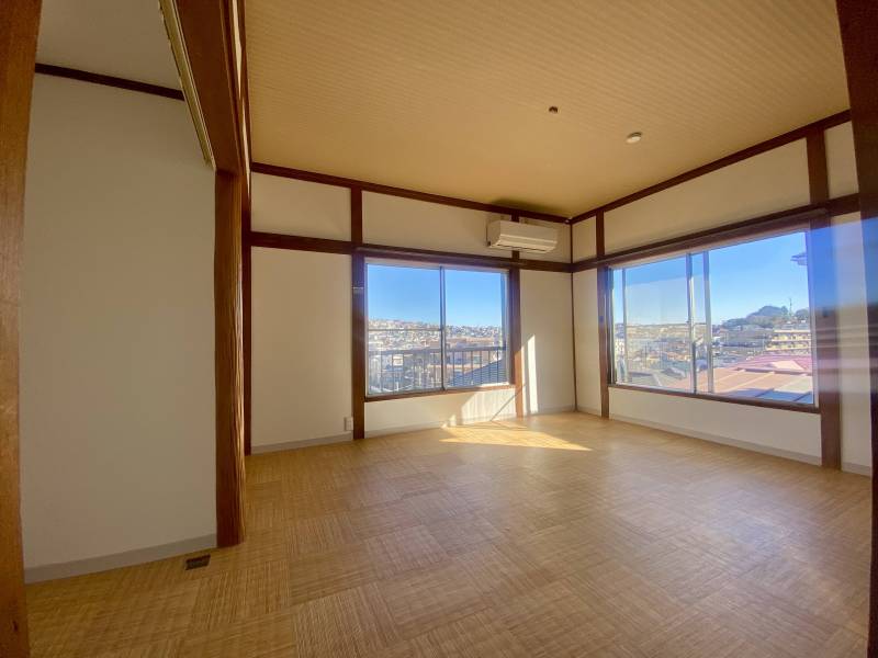 2階寝室からの眺め。遮るものがなく視界が開けて，朝日が燦々♪