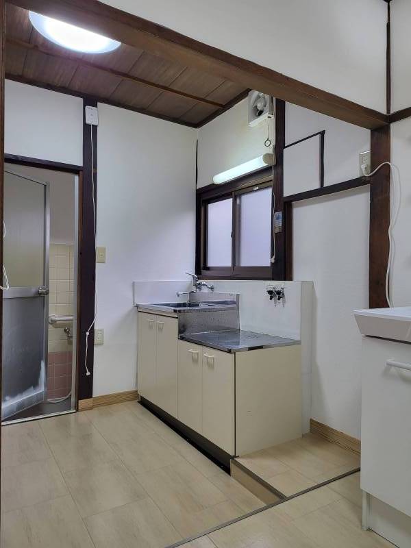 独立キッチン、3点給湯、シングルレバー。