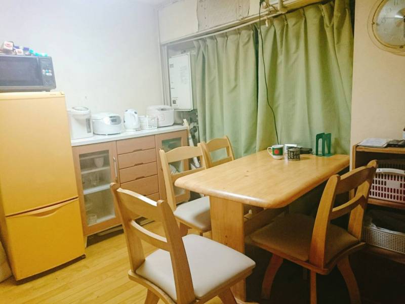 【共同スペース】
冷蔵庫・電子レンジ・炊飯器・ポット♫