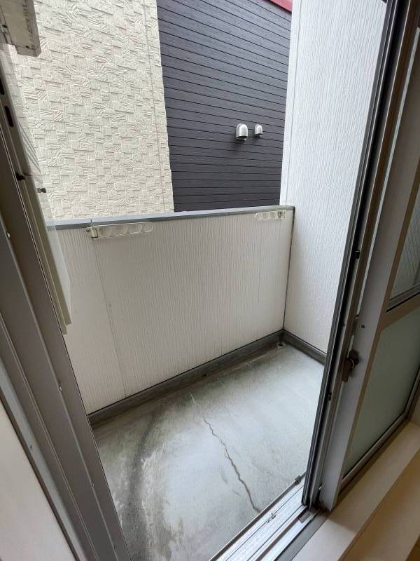 ベランダ・晴れた日には外に洗濯物を干せます