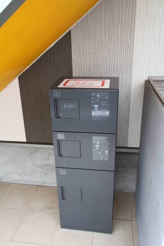 宅配ボックス：3個あるので不在時の荷物も安心