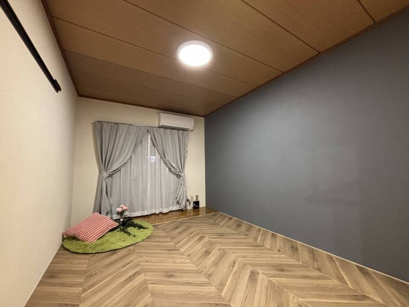 室内リフォーム済み
照明、レースカーテン、エアコン付です。