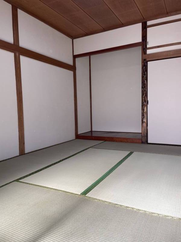 2階和室。大きな床の間まであります。