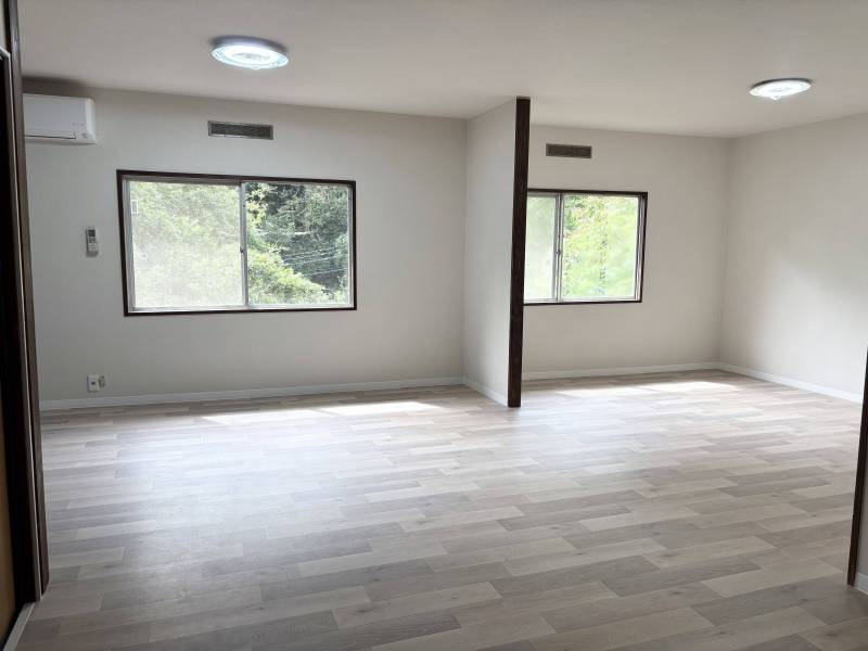 17畳の広さが有ります。床も段差を無くしフラットに変更。