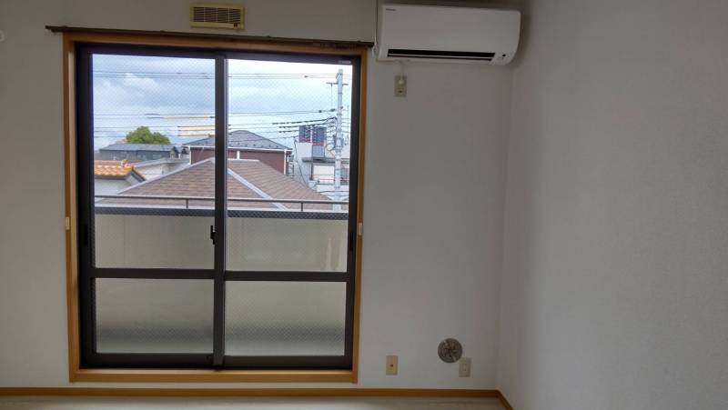 掃除中のため三階のお部屋の写真になります。