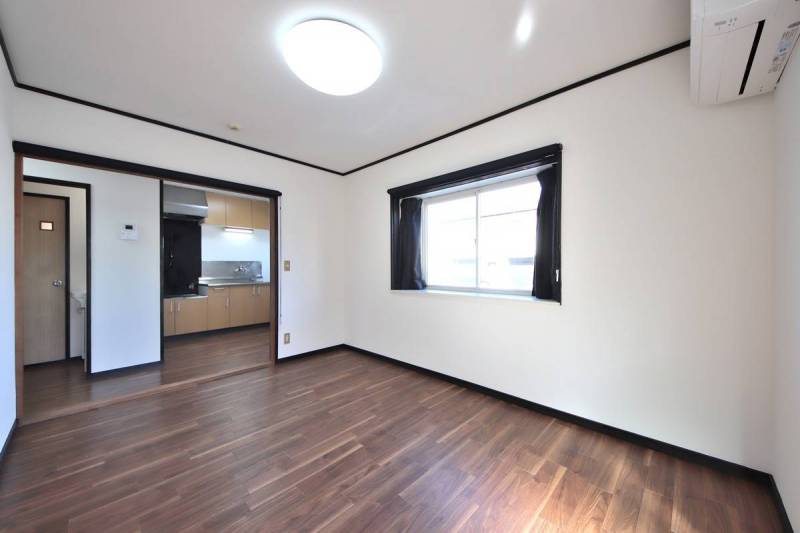 広々した洋室日当たり良好