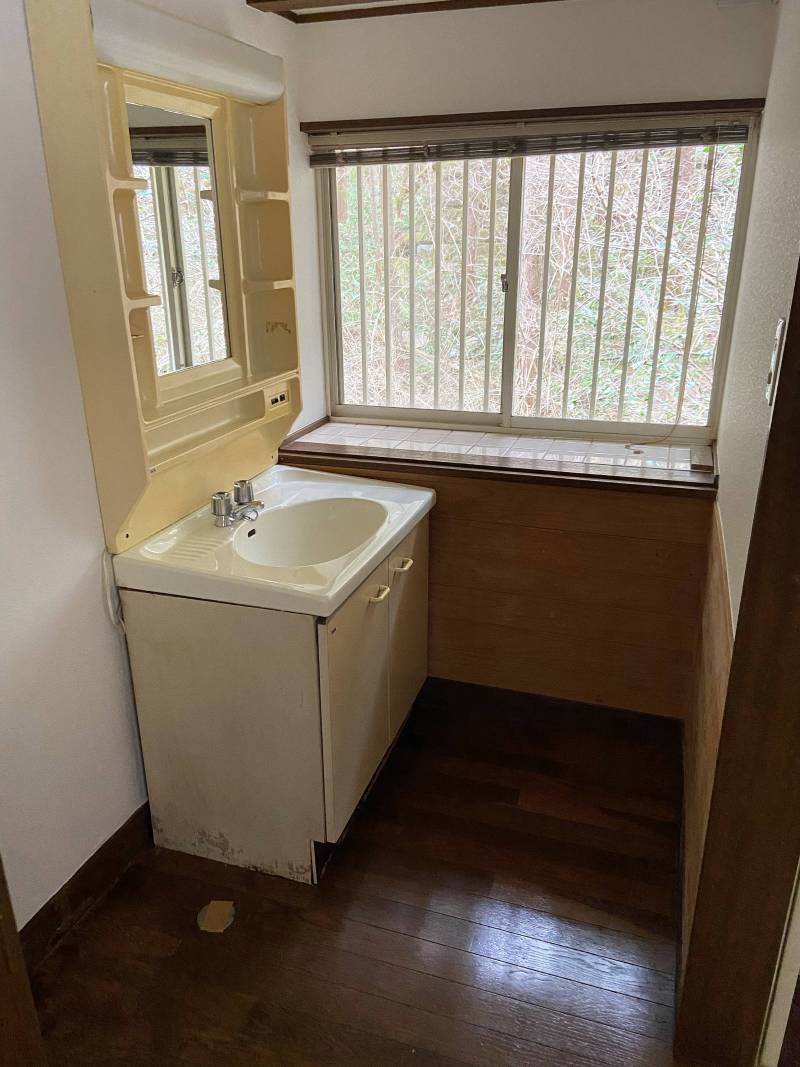 洗面脱衣所　洗面化粧台はシャンプドレッサーに変更しています♪