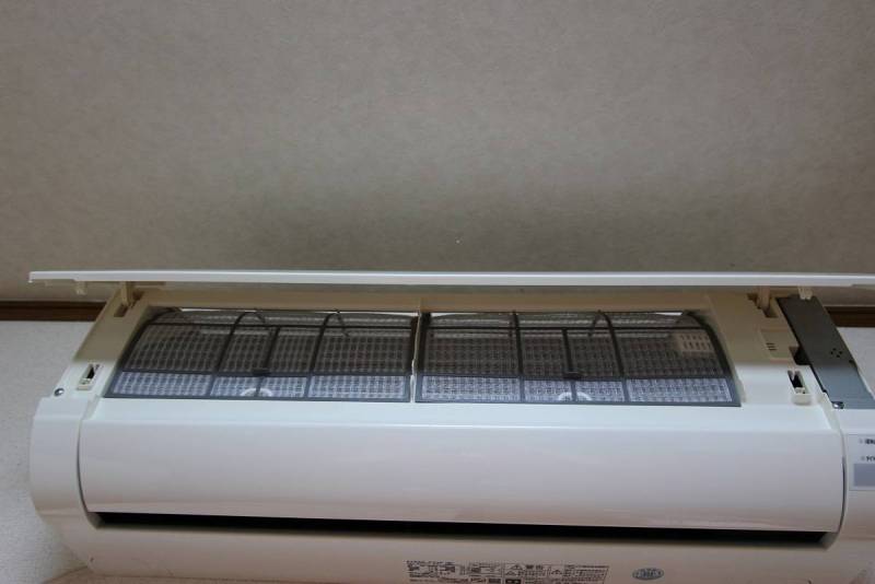 LDK　エアコン内部も汚れなく良好な状態。