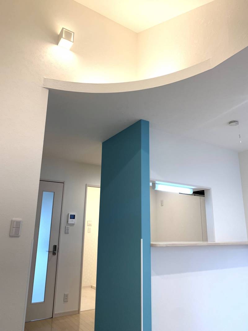 【明るい洋間】