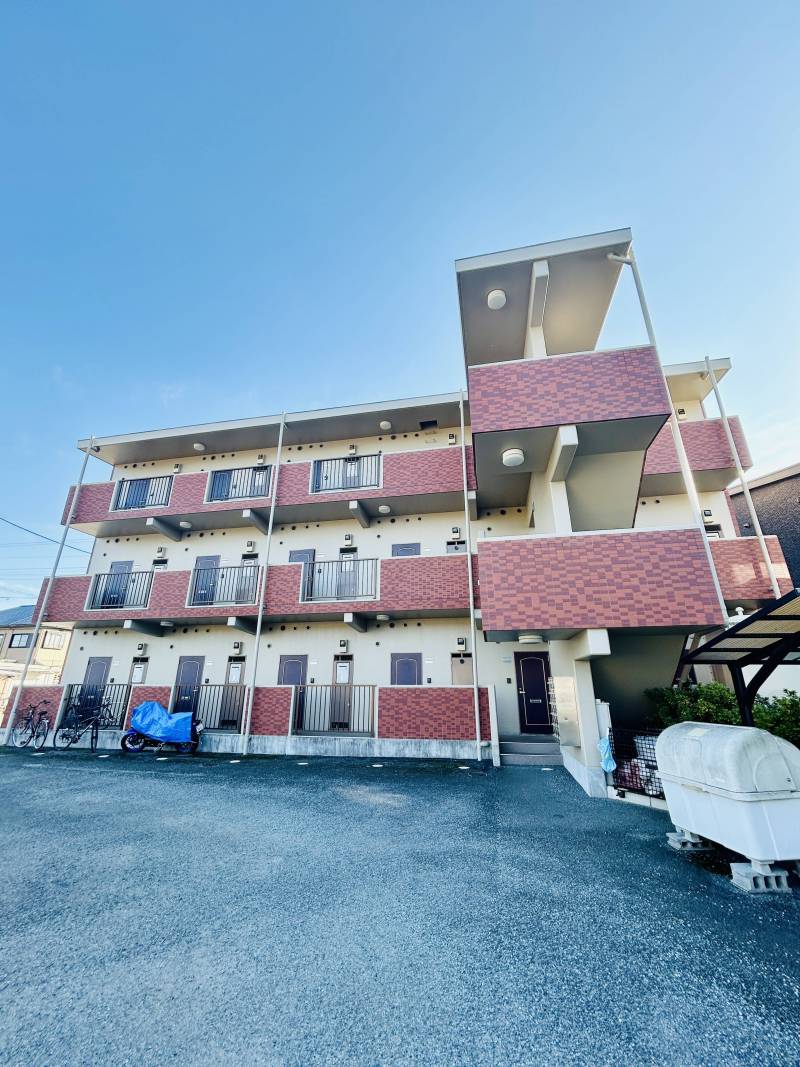 シックなカラーでタイル張りの綺麗な物件です♪