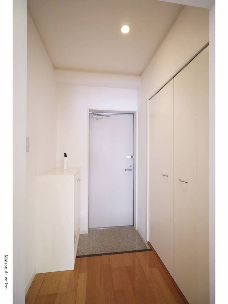 玄関ホール。玄関ドアは昨年11月に交換済み