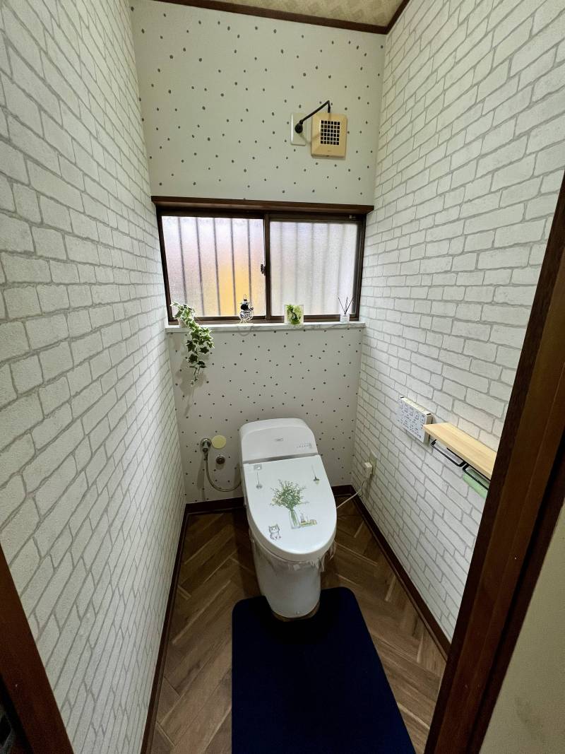 水玉のアクセントクロスがおしゃれでしょー