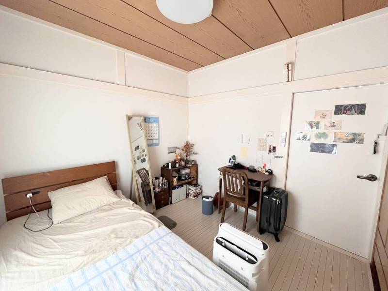 4.5畳+収納1.5畳の201号室です。