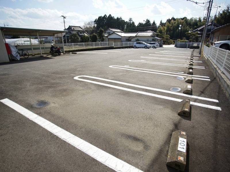 駐車場は広いです。