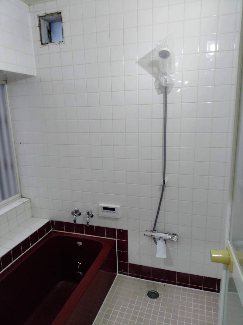 浴室
★平成仕様のタイル風呂。給湯器、シャワー水栓を新調！★