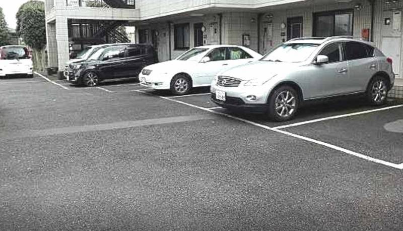 敷地内駐車場（税込み）１万円