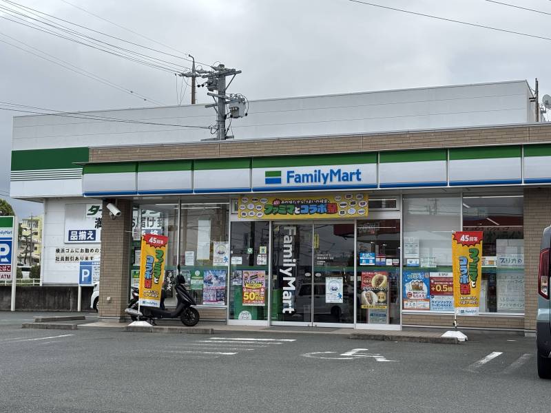 近隣にコンビニがいくつかあります！！