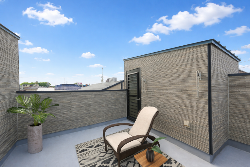 隣から見えないルーフバルコニー、電源付で活用自由