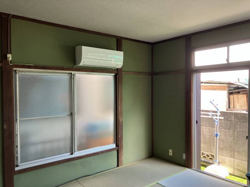 古めに見えますが、緑ベースの綺麗な和室です。