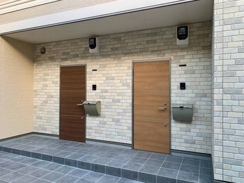 奥まったところに玄関ドア　置き配でも盗難の心配なし