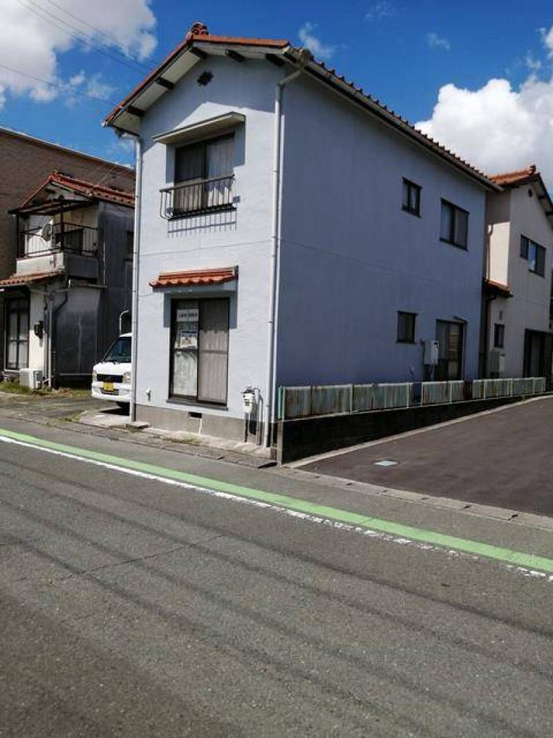 東隣が会社の駐車場なので日当たり抜群です。