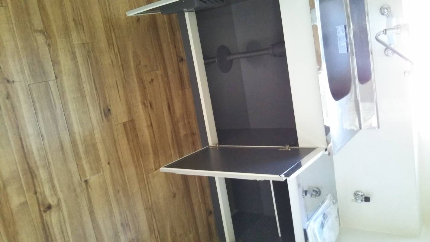 キッチンの収納スペースです。内部もキレイです。