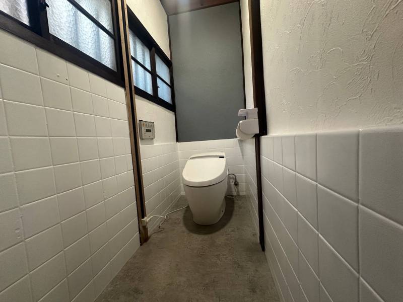 タンクレストイレ！自動で蓋開きます