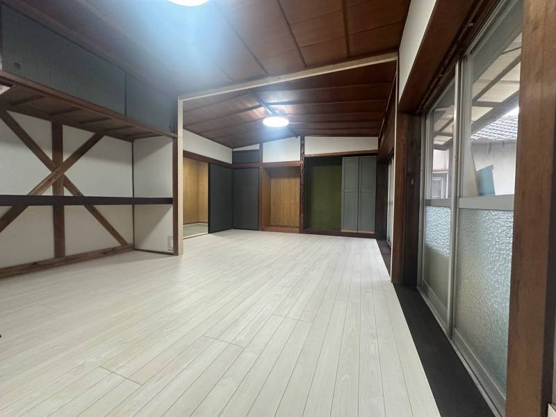 押入れリメイク机ありのリビング