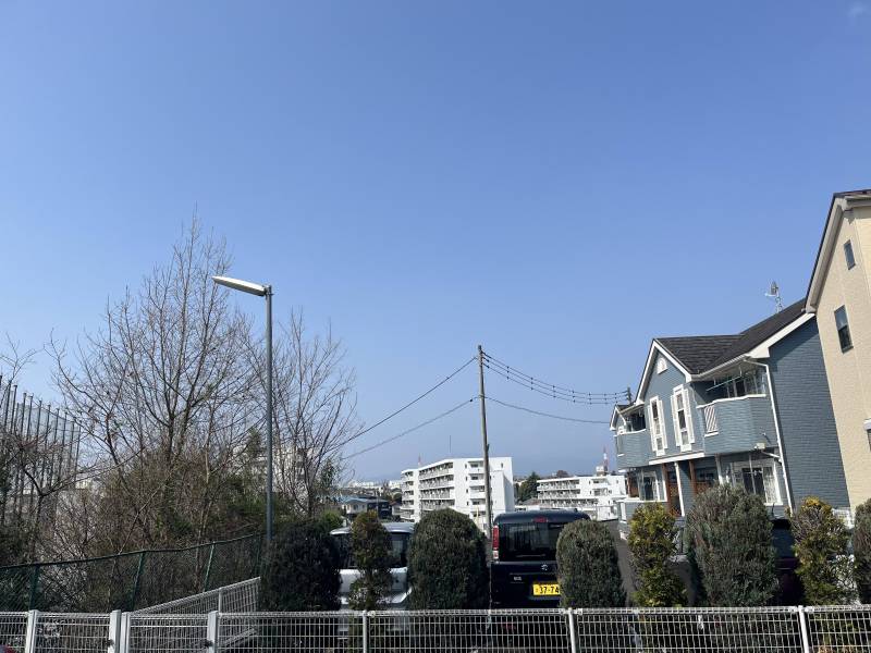 少し街を見下ろせる場所です。だけど駅から平坦で楽ちん♪