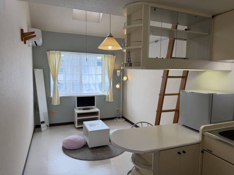 南向き日当たり良好で白を基調とした明るいお部屋です♪