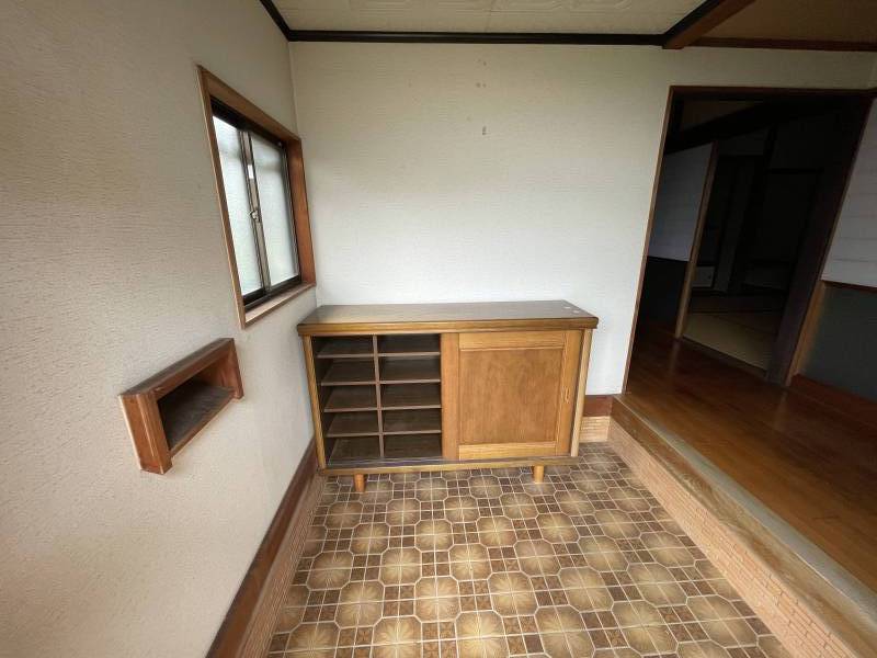 広い玄関。大きなシューズ入れあります。