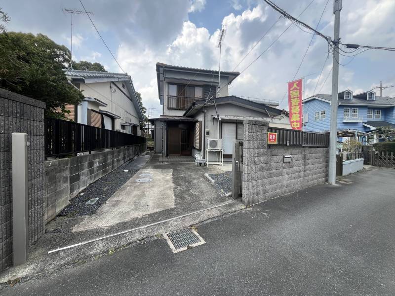 外観、前面道路