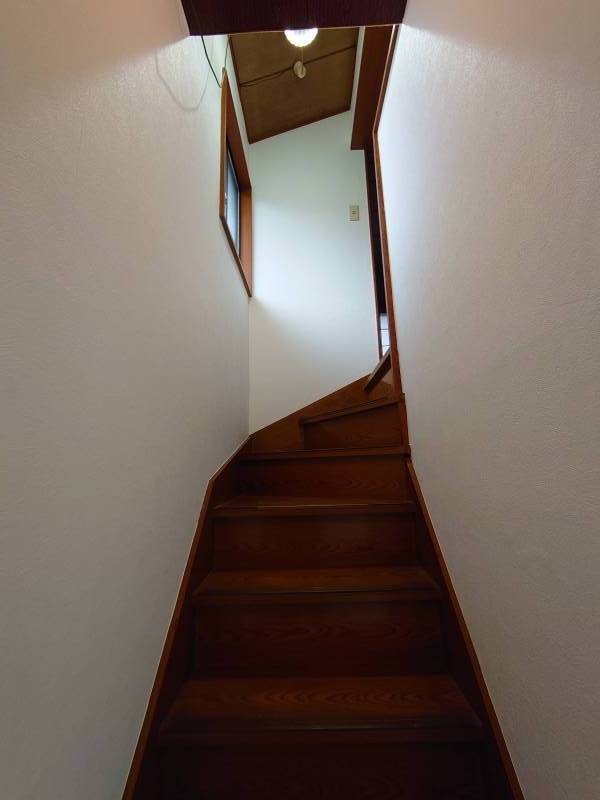 階段(2024年 壁紙張替済み)