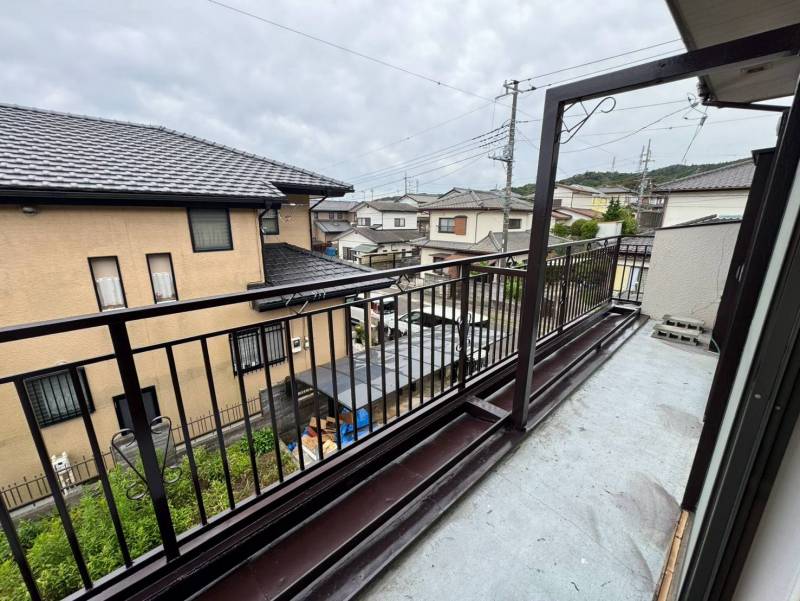 ベランダもキレイに塗装しました♪