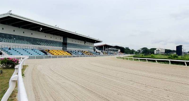 笠松競馬場 徒歩13分