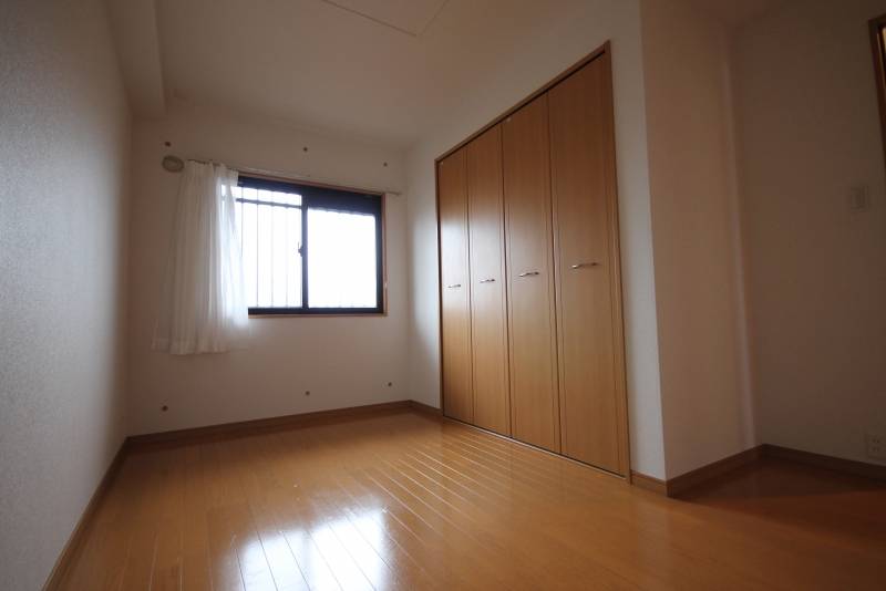 【共用廊下側(西)の部屋】たっぷり収納可能なWCL｡